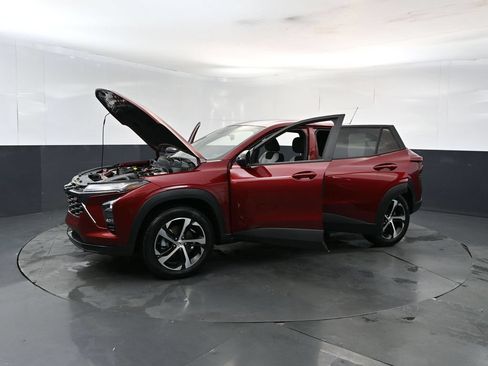 Used 2025 Chevrolet Trax RS w/ Driver Confidence Package FWD image 27