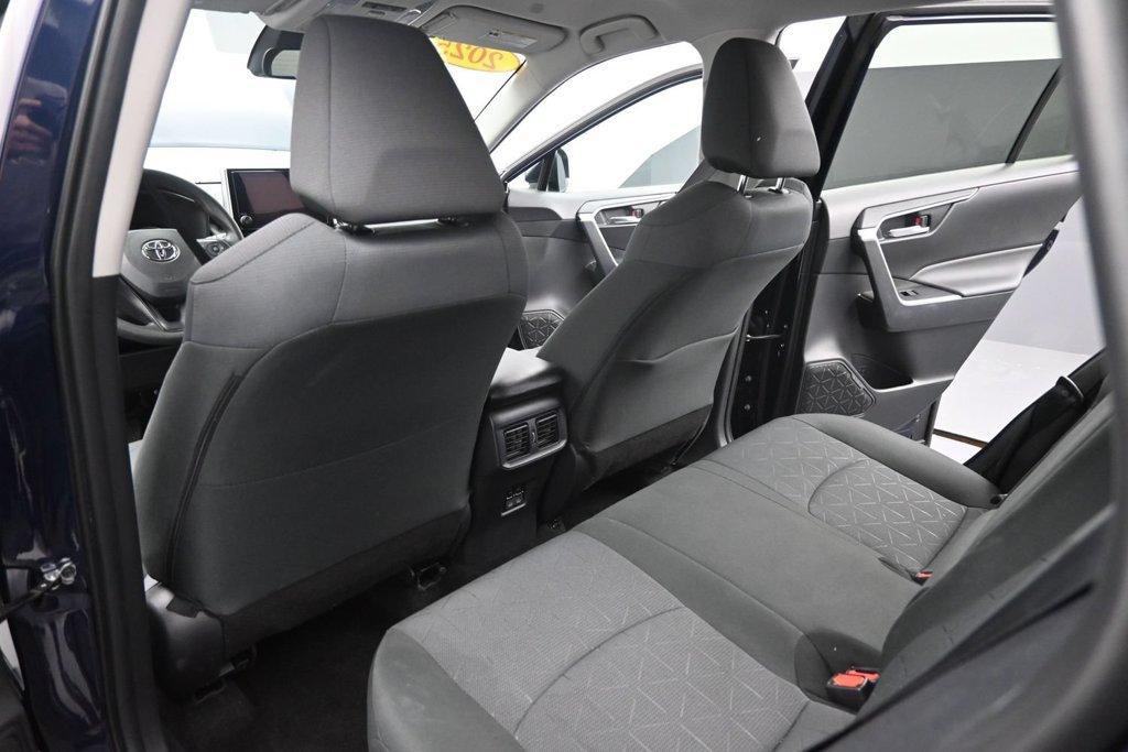 Used 2025 Toyota RAV4 XLE AWD/4WD image 15