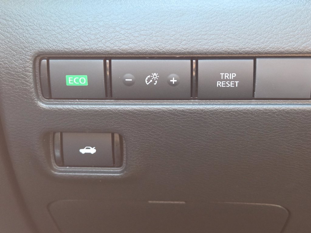 Certified 2025 Nissan Sentra SR w/ SR Premium Package FWD image 12