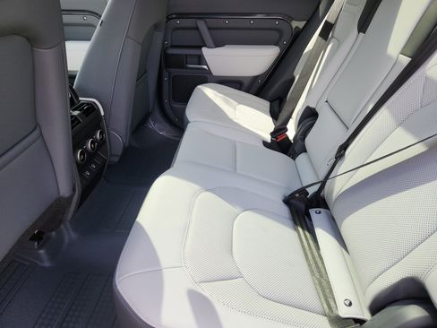 Used 2025 Land Rover Defender 130 S image 5