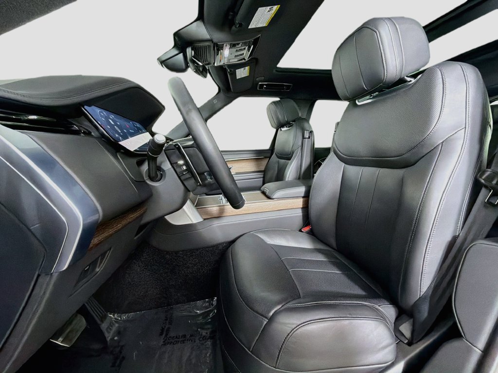 Certified 2025 Land Rover Range Rover SE AWD/4WD image 22