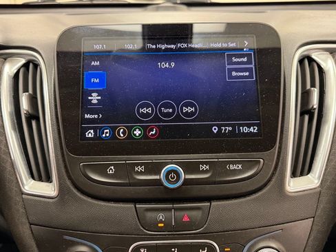 Used 2021 Chevrolet Malibu LT FWD image 25