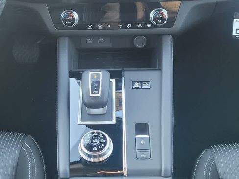 New 2024 Mitsubishi Outlander ES image 8