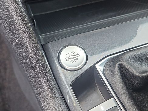 Certified 2023 Volkswagen Tiguan SE w/ Panoramic Sunroof Package image 14