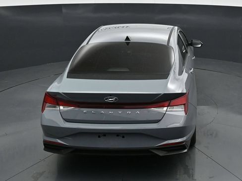 Used 2023 Hyundai Elantra SEL w/ Preferred Accessory Package FWD image 23