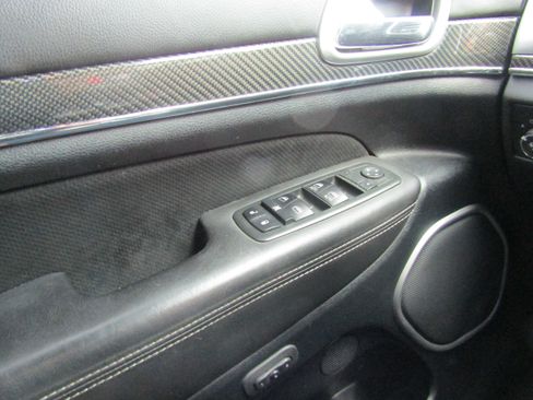 Used 2014 Jeep Grand Cherokee SRT image 9