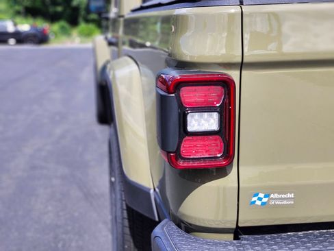 New 2026 Jeep Gladiator Sport AWD/4WD image 9