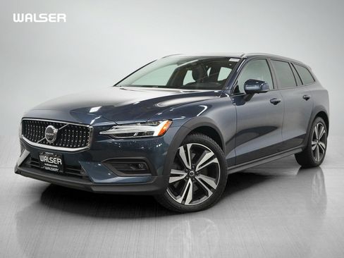 Used 2023 Volvo V60 B5 Cross Country Plus w/ Climate Package AWD/4WD image 1