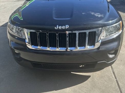 Used 2011 Jeep Grand Cherokee Laredo AWD/4WD image 2