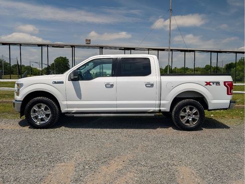 Used 2017 Ford F150 XLT w/ Equipment Group 302A Luxury AWD/4WD image 9