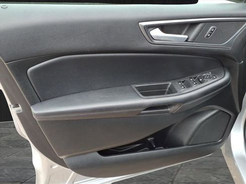 Used 2023 Ford Edge SE image 11