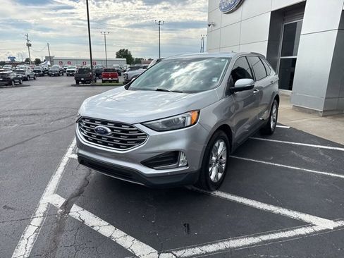 Used 2024 Ford Edge Titanium image 2
