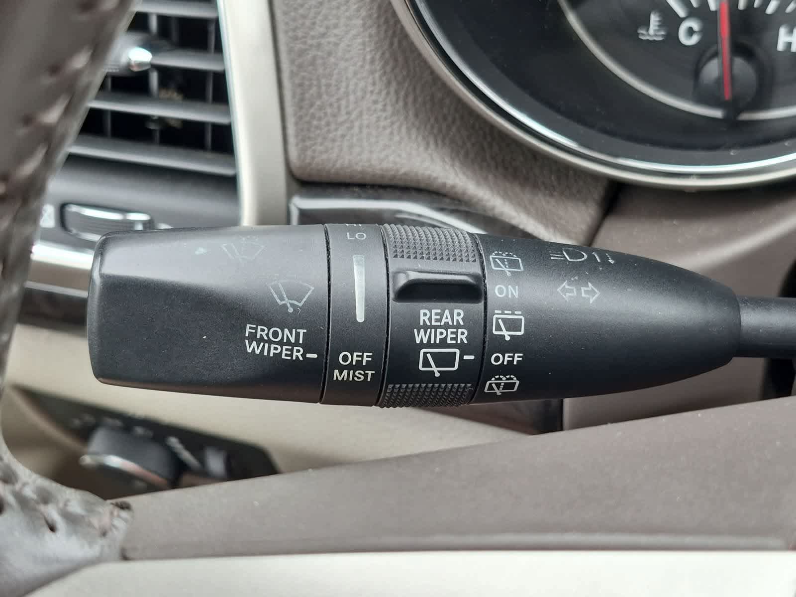 Used 2011 Jeep Grand Cherokee Laredo AWD/4WD image 27