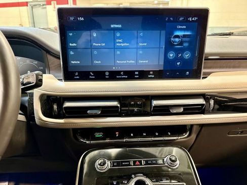 Used 2023 Lincoln Nautilus Reserve w/ Luxury Package image 4