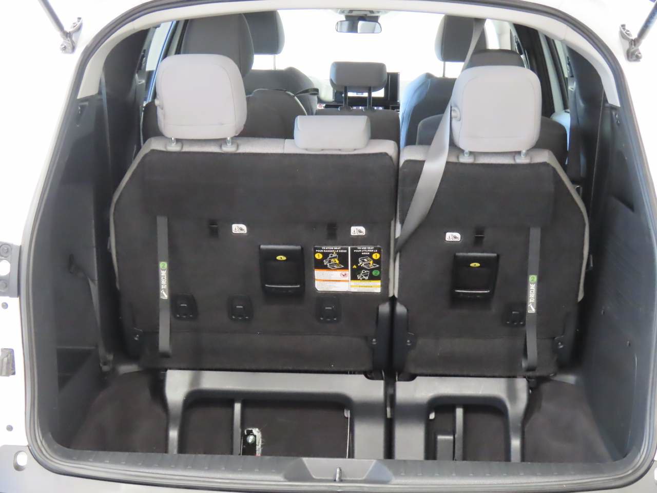 Used 2025 Toyota Sienna LE FWD image 19