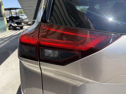 Used 2025 Nissan Rogue Platinum FWD image 14