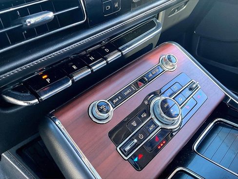 Used 2023 Lincoln Aviator Reserve image 13