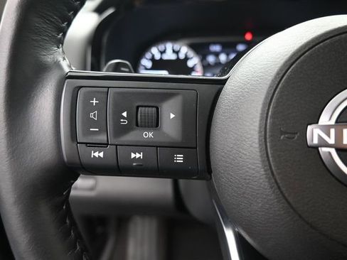 Used 2025 Nissan Pathfinder SL image 28