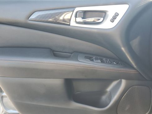 Used 2020 Nissan Pathfinder SL FWD image 21