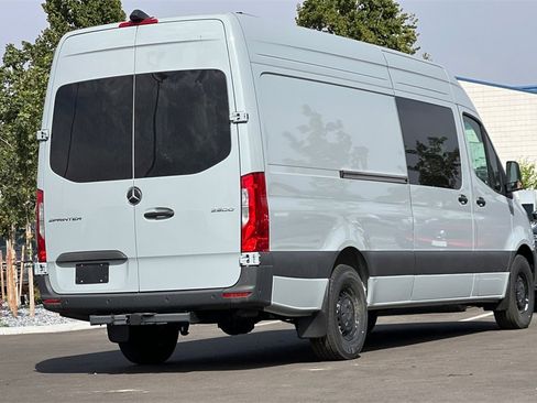 Used 2024 Mercedes-Benz Sprinter 2500 image 5
