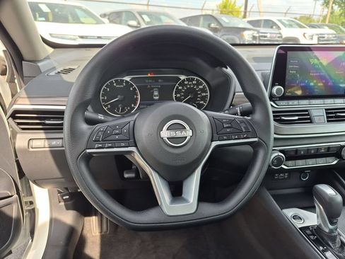 Used 2025 Nissan Altima 2.5 SV FWD image 22