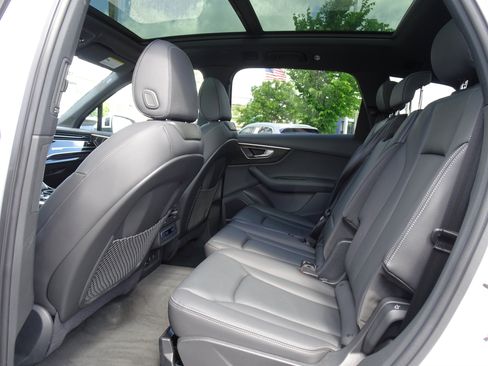 Certified 2025 Audi Q7 2.0T Premium Plus w/ Premium Plus Package AWD/4WD image 11