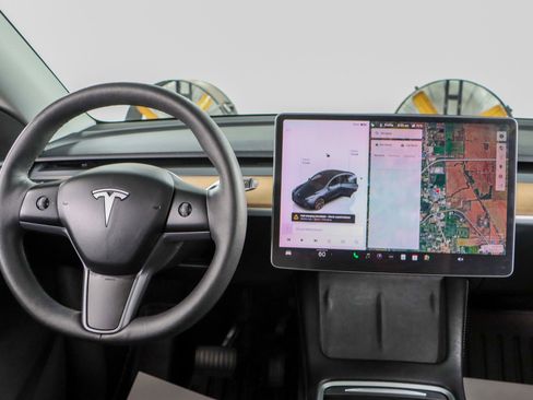 Used 2024 Tesla Model Y Long Range image 16