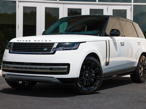 Used 2025 Land Rover Range Rover Long Wheelbase SE AWD/4WD image 1