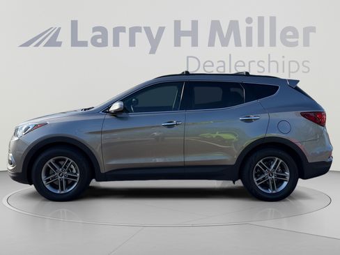 Used 2017 Hyundai Santa Fe Sport FWD image 2