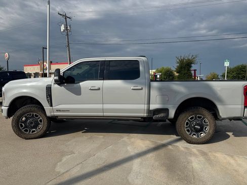 Used 2025 Ford F250 Platinum w/ FX4 Off-Road Package AWD/4WD image 7