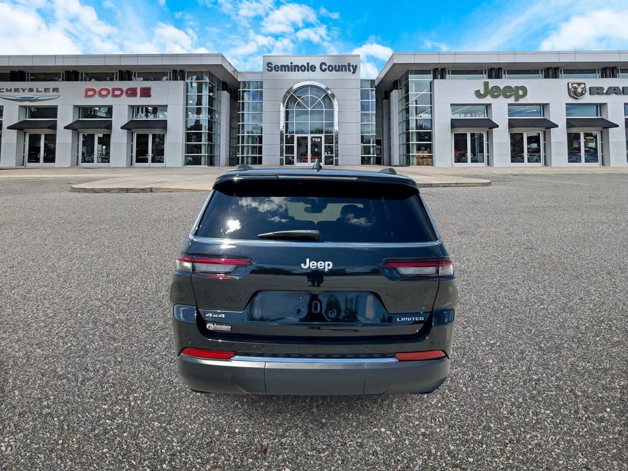 Certified 2024 Jeep Grand Cherokee L Limited w/ Trailer Tow Package AWD/4WD image 2