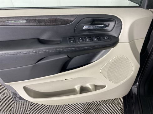 Used 2018 Dodge Grand Caravan SE w/ UConnect Hands-Free Group FWD image 12