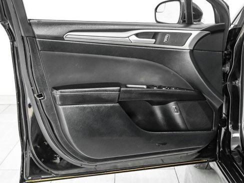 Used 2020 Ford Fusion SE image 40