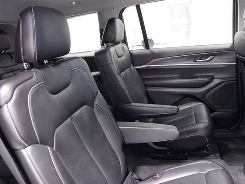 Used 2023 Jeep Grand Cherokee L Limited w/ Black Appearance Package image 19