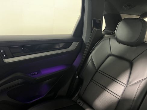 Certified 2025 Porsche Cayenne AWD/4WD image 15