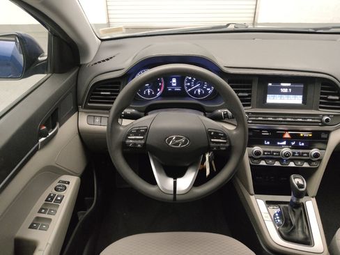Used 2020 Hyundai Elantra SE FWD image 22