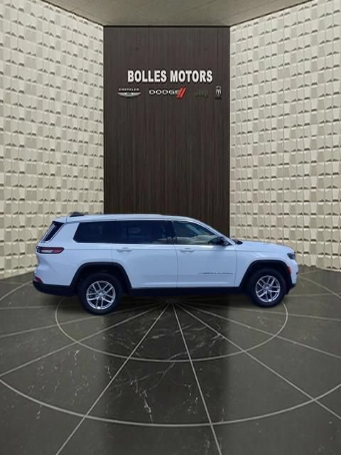 Used 2023 Jeep Grand Cherokee L Laredo w/ Luxury Tech Group I AWD/4WD image 3