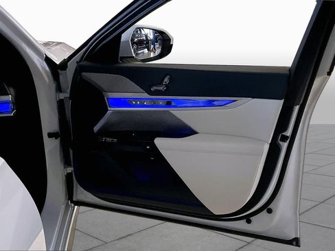 Used 2024 BMW i7 eDrive50 w/ M Sport Package RWD image 21
