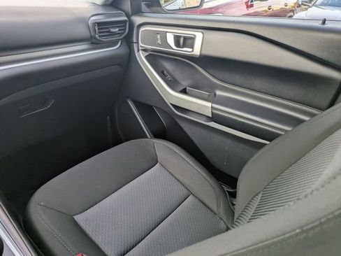 Used 2022 Ford Explorer XLT image 14