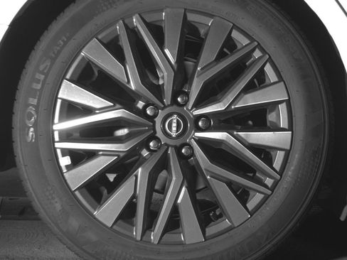 Used 2025 Nissan Altima 2.5 SV FWD image 15