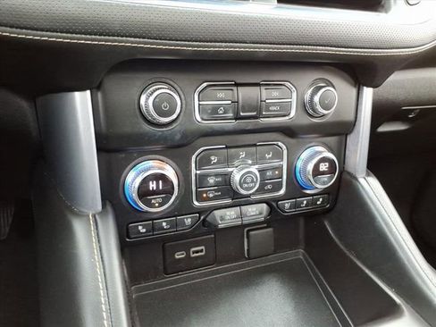 Used 2021 GMC Yukon SLT w/ SLT Premium Package image 34