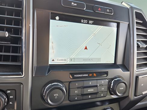Used 2019 Ford F150 XLT w/ Equipment Group 302A Luxury AWD/4WD image 18