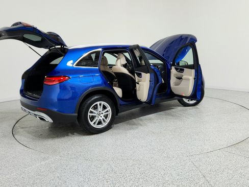 Certified 2025 Mercedes-Benz GLC 300 image 7