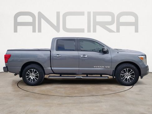 Used 2020 Nissan Titan SV w/ SV Convenience Package image 12