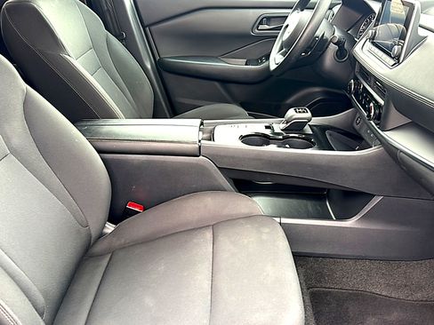 Used 2024 Nissan Rogue S image 23