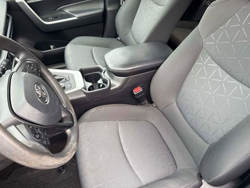 Used 2021 Toyota RAV4 XLE image 21