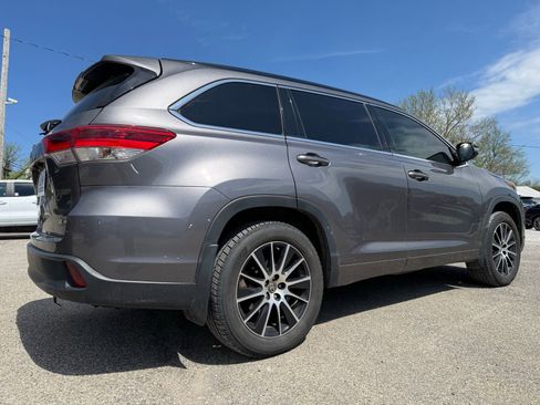 Used 2017 Toyota Highlander SE image 8