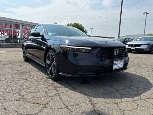 Used 2025 Honda Accord Sport image 3