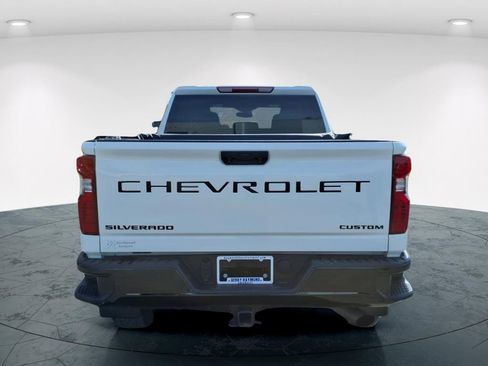 Used 2024 Chevrolet Silverado 2500 Custom w/ Custom Convenience Package image 4