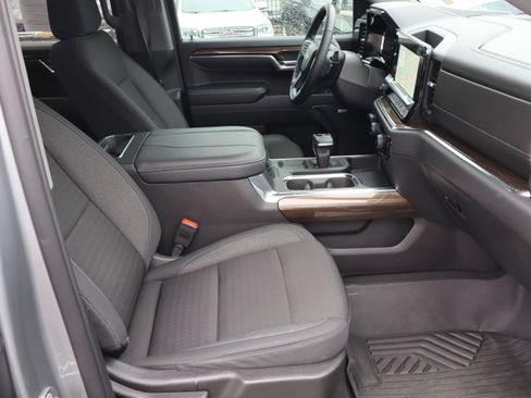 Used 2024 Chevrolet Silverado 1500 LT Trail Boss w/ Convenience Package II image 37